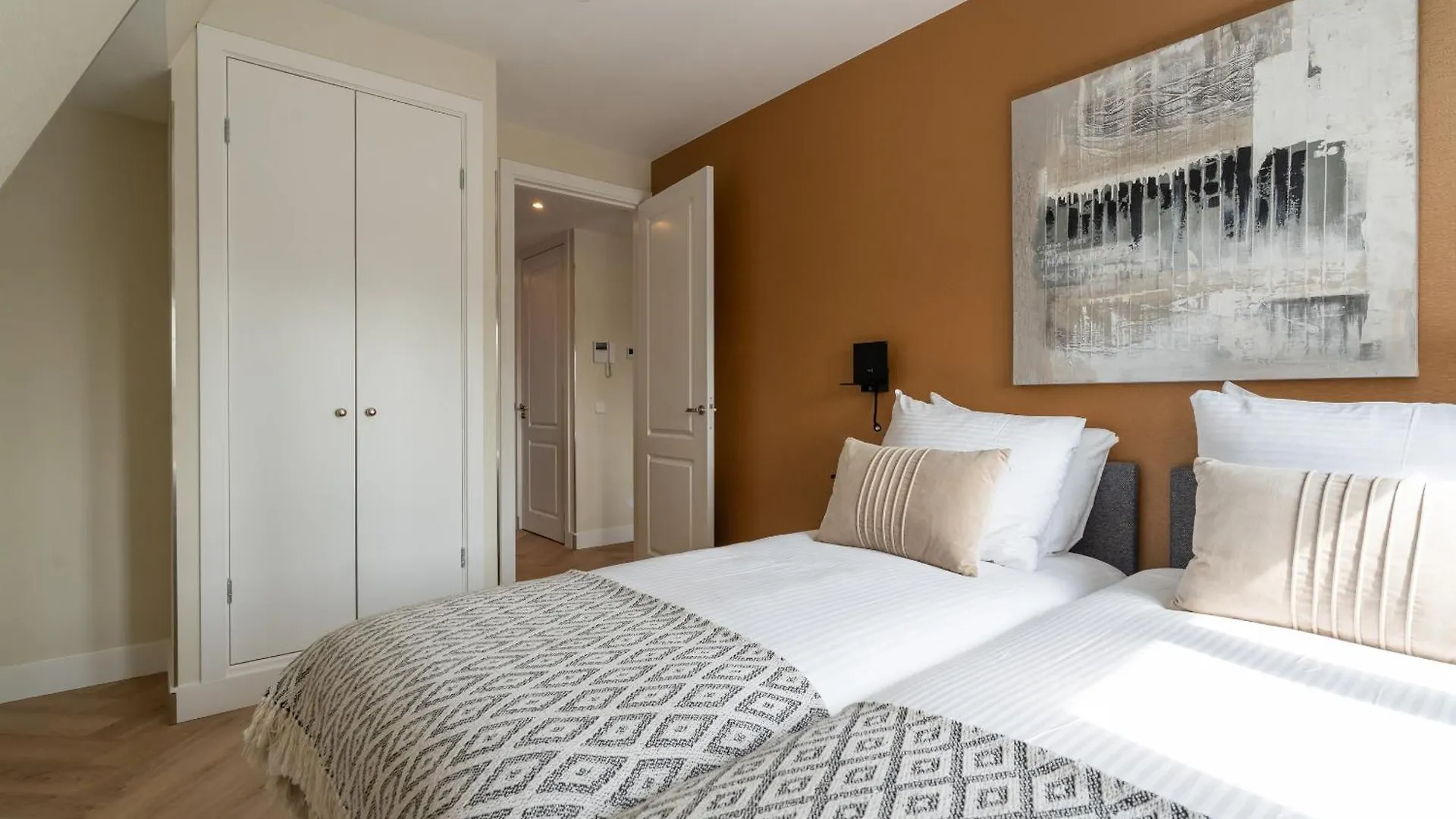 Park Central Executive Apartments 102 The Hague Netherlands