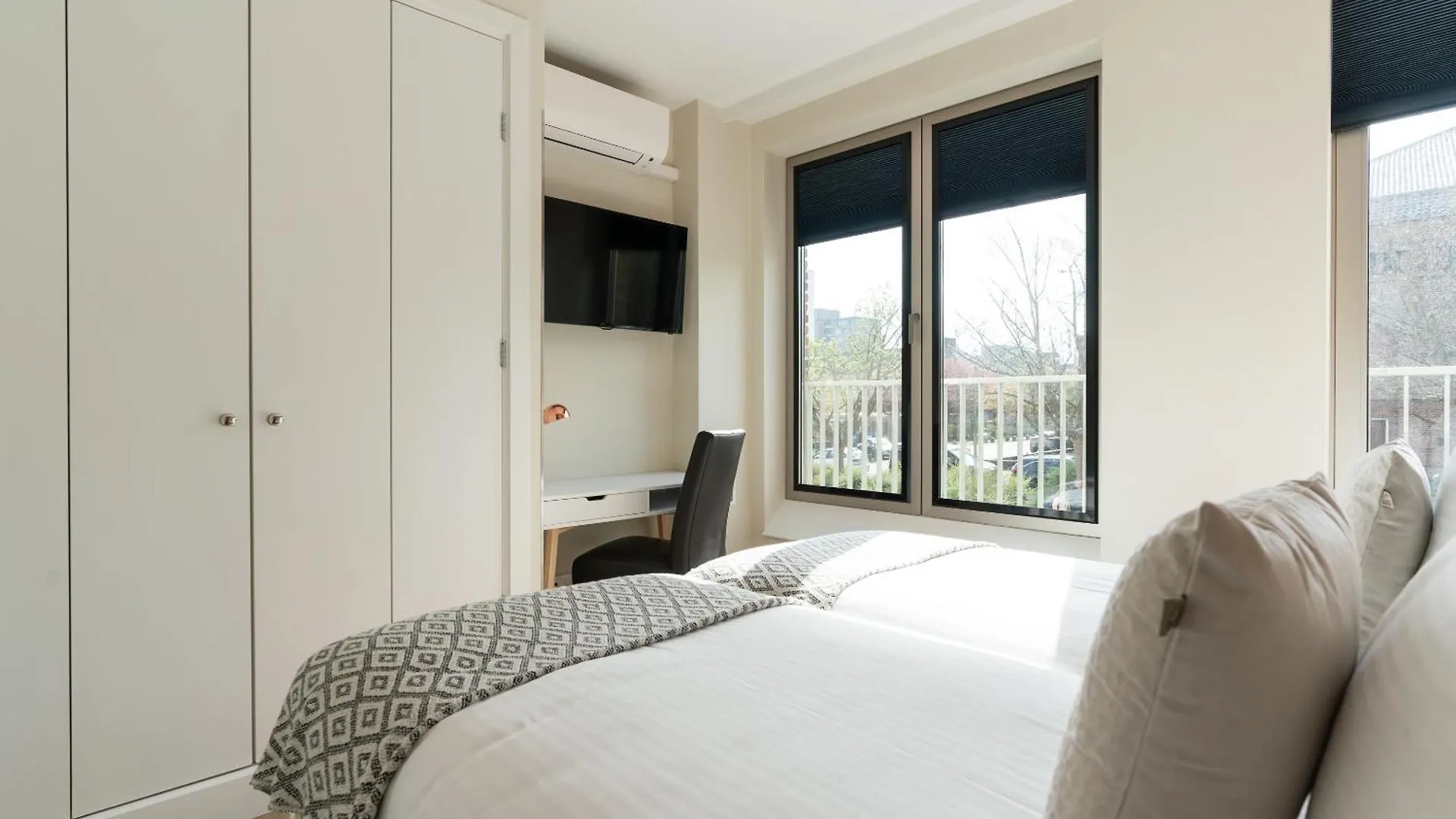 Park Central Executive Apartments 102 The Hague